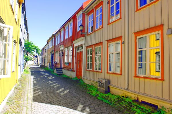 Die Tour führt durch Hospitalsløkkan, eine Gegend mit traditionellen, kleinen, norwegischen Holzhäuschen
