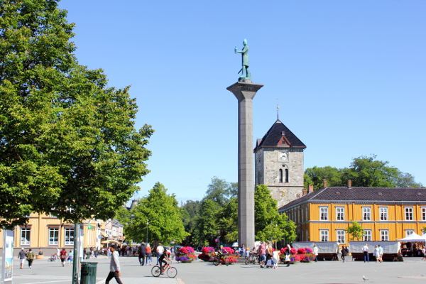 The tour of course passes by the Trondheim Main Square (Torget)